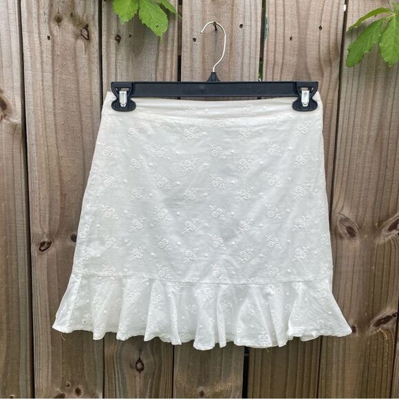 Gianni Bini Lightweight Eyelet Cotton Ruffle Trim Mini Skirt size M - Picture 1 of 7
